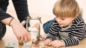 Read more about the article # Planificarea Financiară pentru Copii: Ghid Complet pentru Părinți